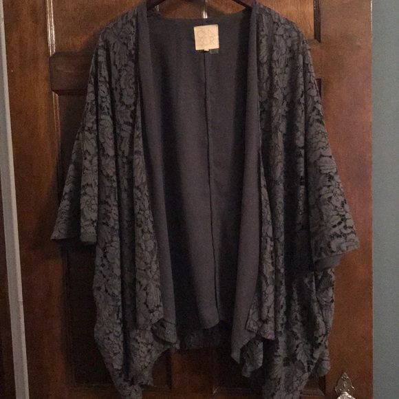Chaser Kimono - Picture 1 of 5
